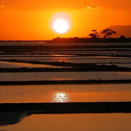 Sunrise Stagnone - Seafront Kitesurf Bed & Breakfast *